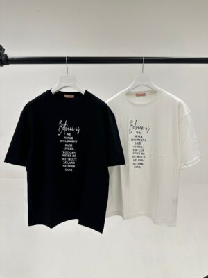 T SHIRT CON CUCITURE E STAMPA